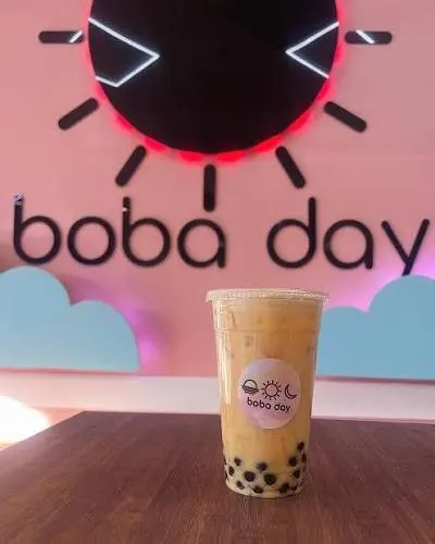 Boba Day, Long Beach: a milk tea with boba under the shop sign