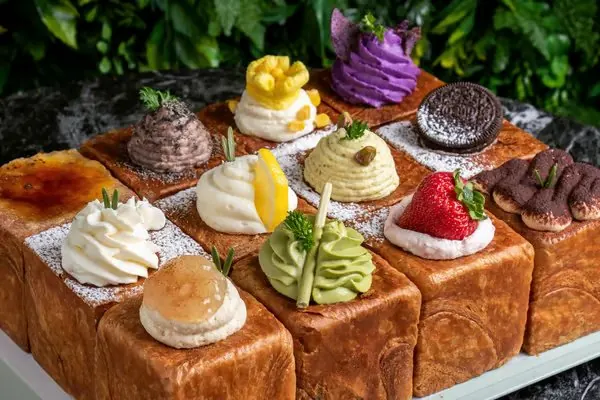 Le Kream, Rowland Heights: cream-topped pastries in assorted flavors